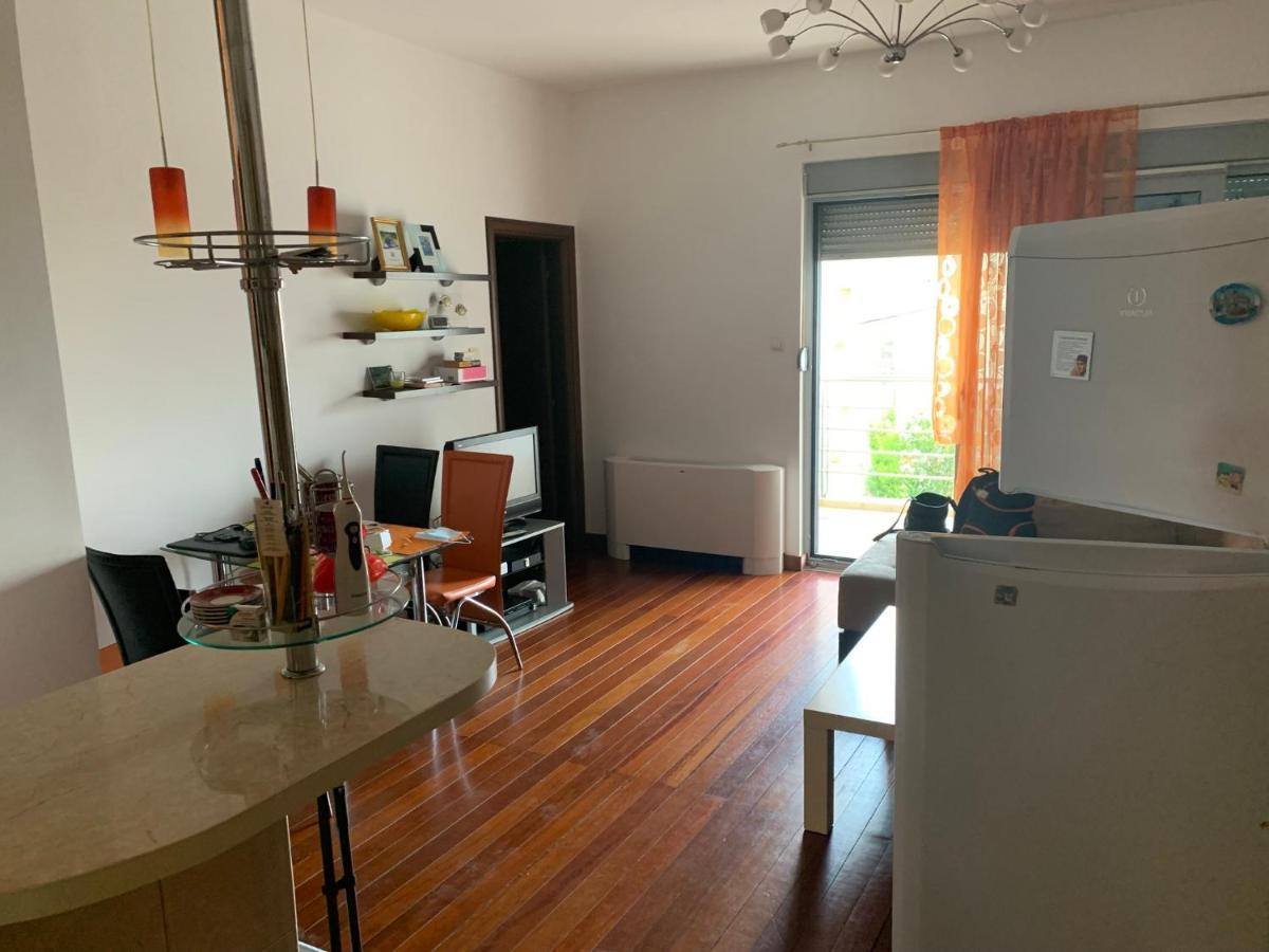 Apartment With Swimmingpool, Seaview And Large Terrace, 1St Floor, Min 2 Persons 도브로타 외부 사진