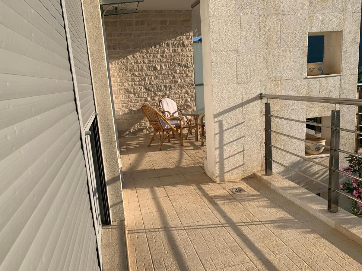 Apartment With Swimmingpool, Seaview And Large Terrace, 1St Floor, Min 2 Persons 도브로타 외부 사진